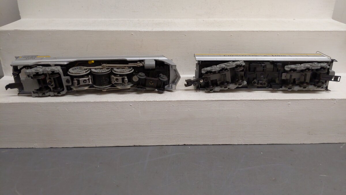 Lionel 6-18043 O Chesapeake & Ohio Streamlined Hudson & Tender #490 with RSII EX/Box