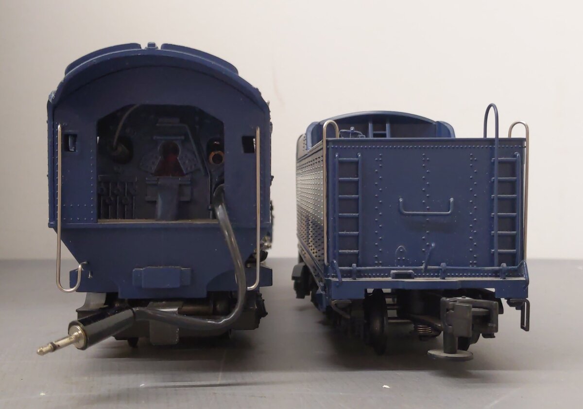 Lionel 6-18025 O Gauge T&P 4-8-2 Steam Engine & Tender w/RS #907 & Display Case EX/Box