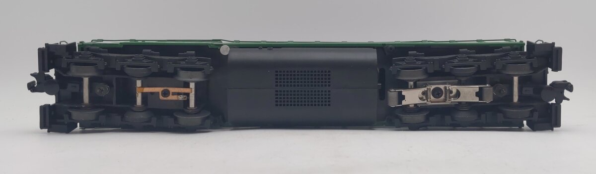 Lionel 6-18208 O Gauge Burlington Northern SD-40 Dummy Diesel Locomotive #8586 LN/Box