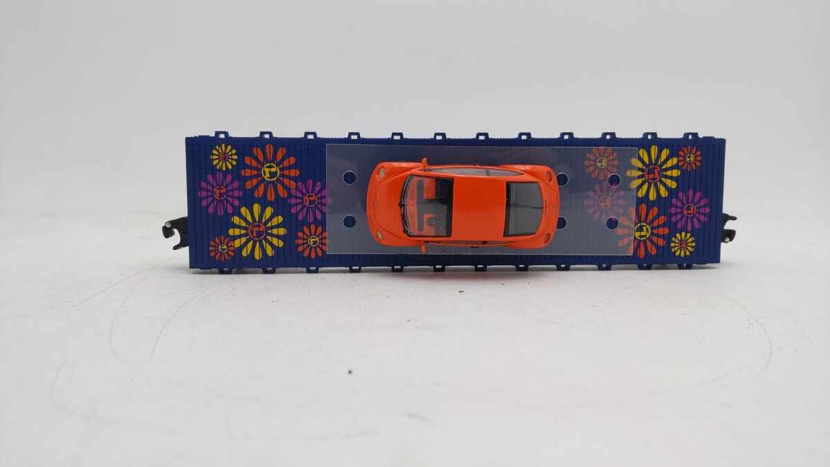 Lionel 6-19444 O Gauge Peace Auto Sales Flatcar with Volkswagen Bug EX/Box