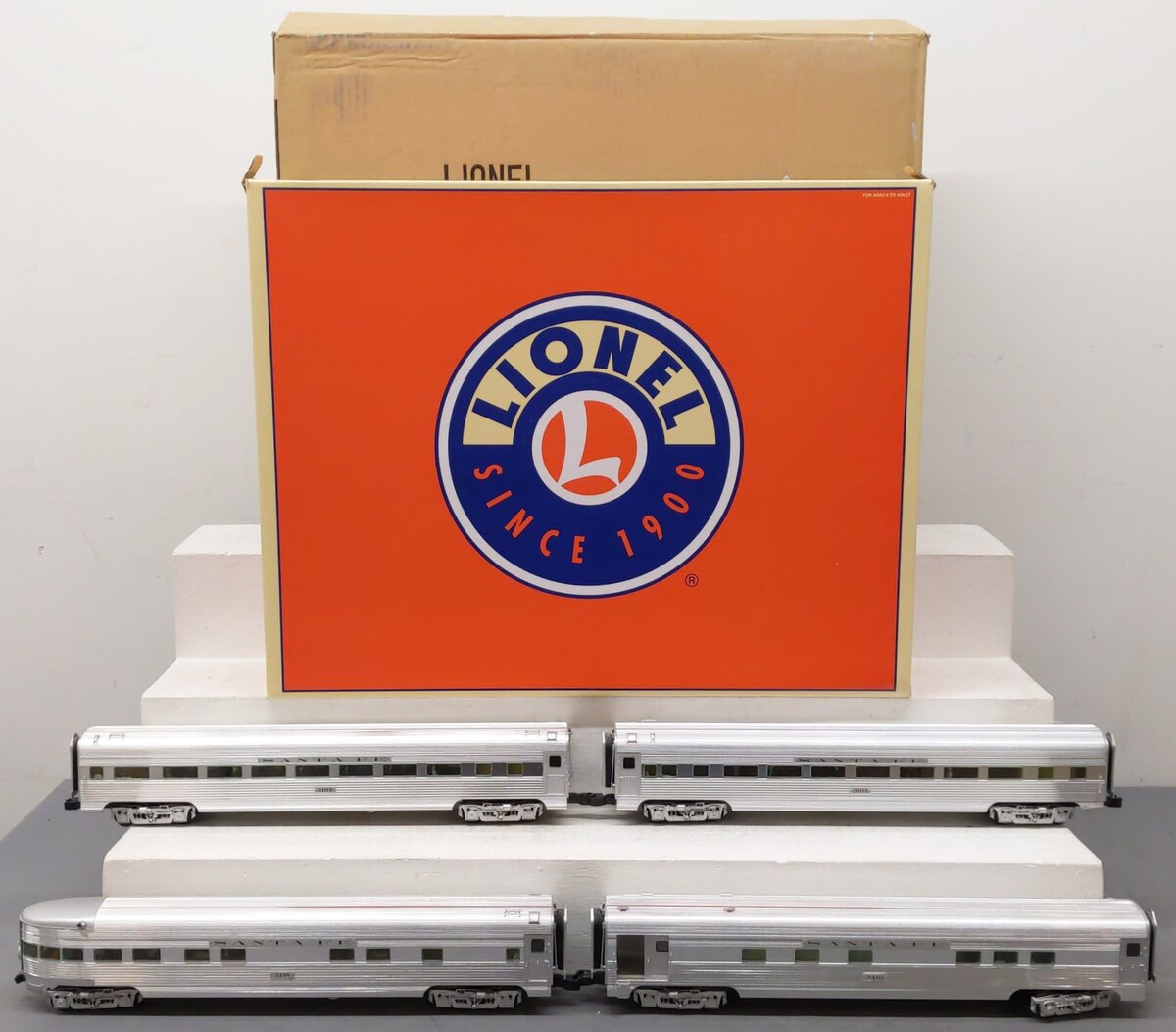 Lionel 6-29144 O Gauge Santa Fe 4-Car Aluminum Passenger Set VG/Box