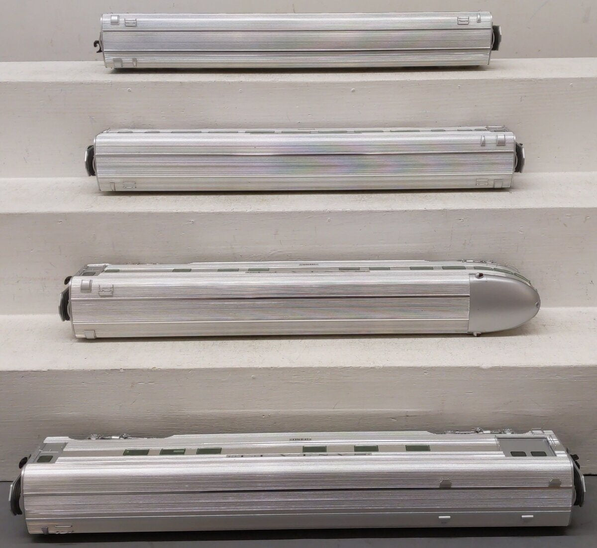 Lionel 6-29144 O Gauge Santa Fe 4-Car Aluminum Passenger Set VG/Box