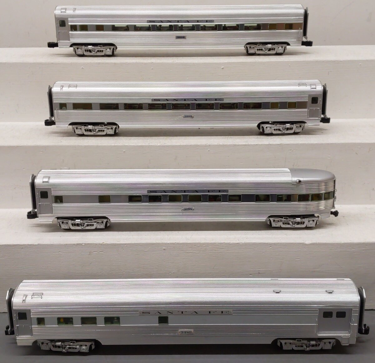 Lionel 6-29144 O Gauge Santa Fe 4-Car Aluminum Passenger Set VG/Box