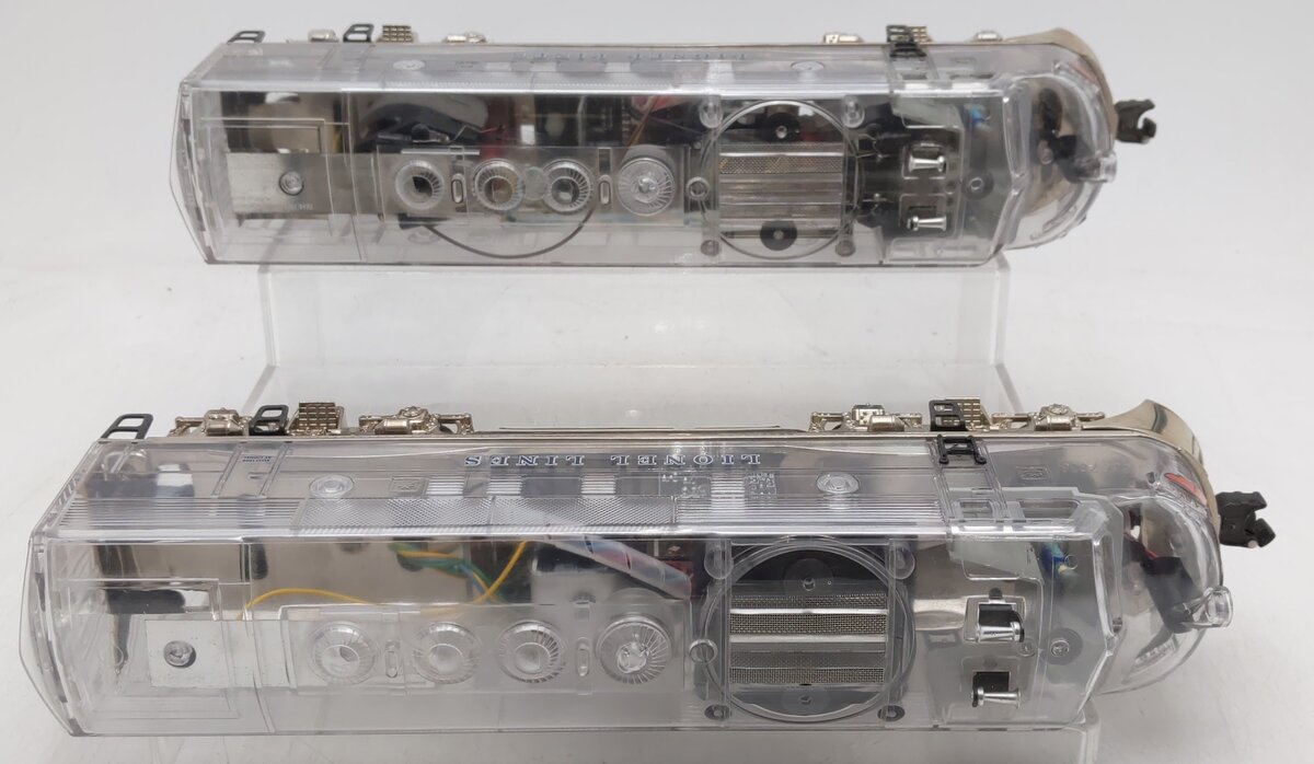 Lionel 6-38150 O Gauge Platinum Ghost F3 AA Diesel Locomotive Set #1900 & #2000 VG