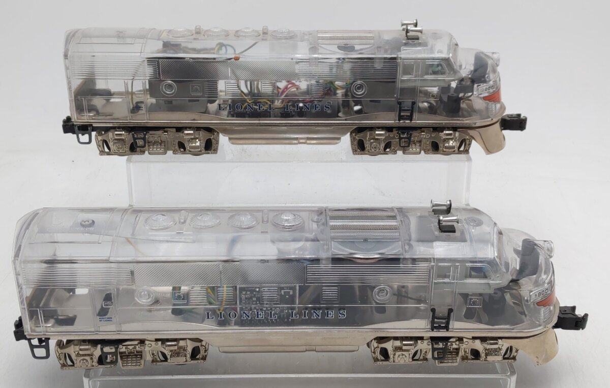 Lionel 6-38150 O Gauge Platinum Ghost F3 AA Diesel Locomotive Set #1900 & #2000 VG