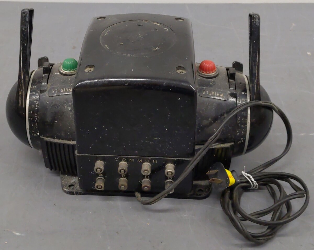 Lionel ZW Vintage O Gauge Trainmaster 275 Watt Transformer with Whistle