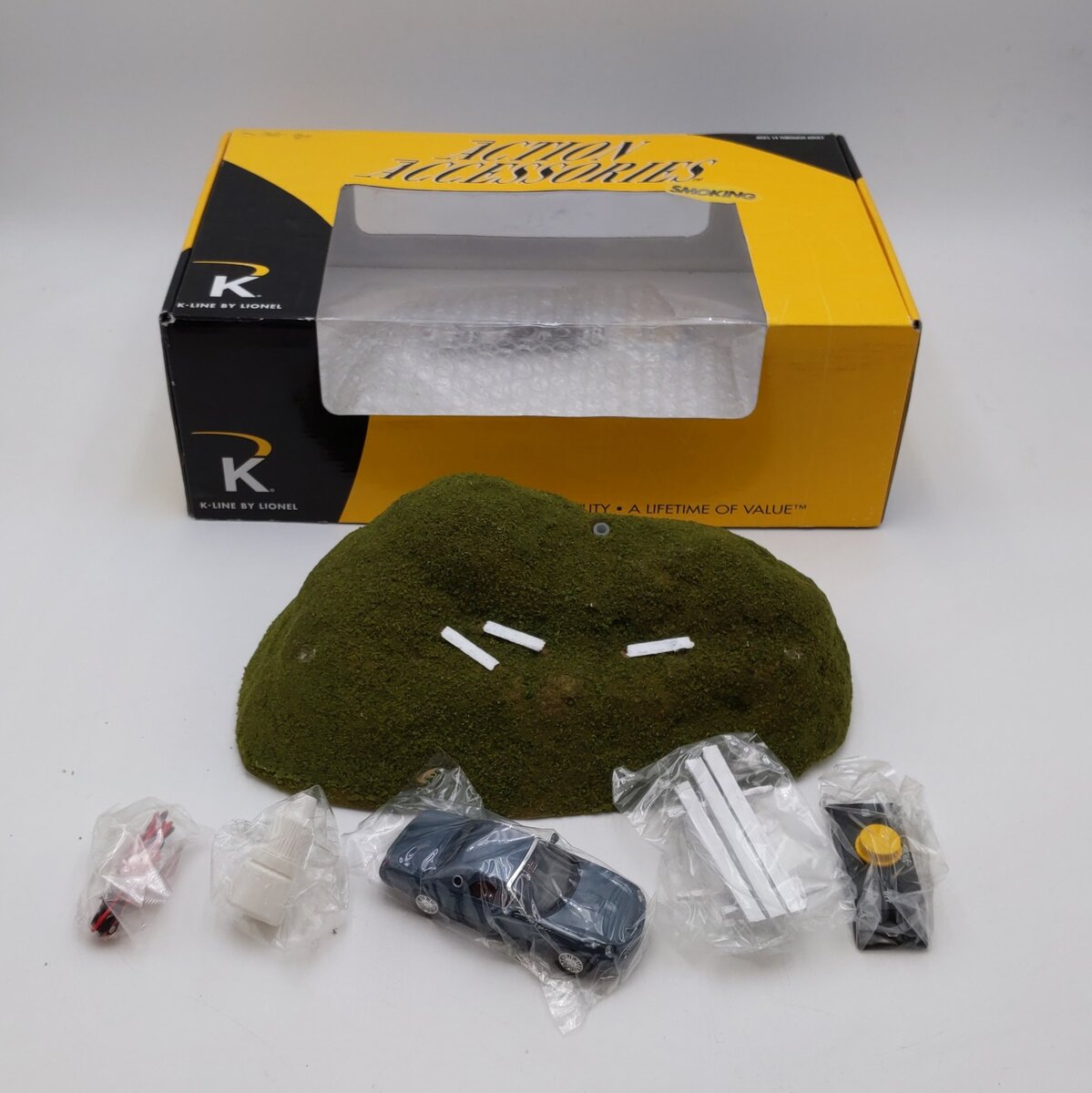 K-Line 6-22590 Roadside Fender Bender w/Smoke & Vehicle NIB