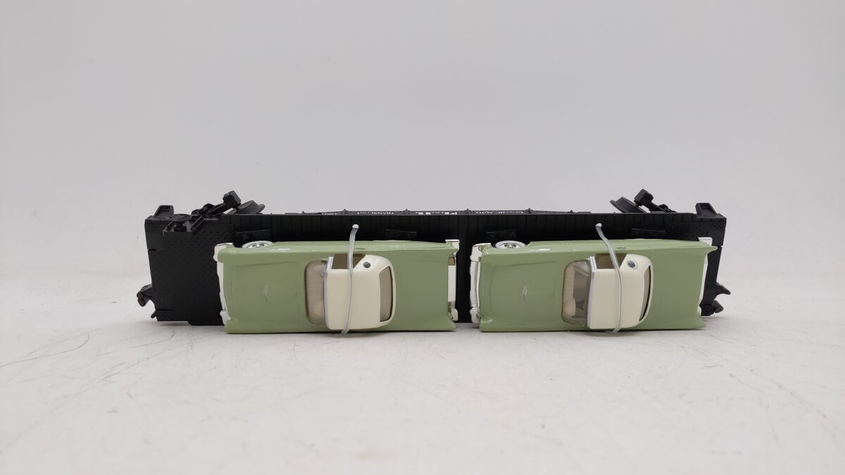 MTH 30-7613 O Gauge Auto Transport Flatcar with Two ThunderBirds EX/Box