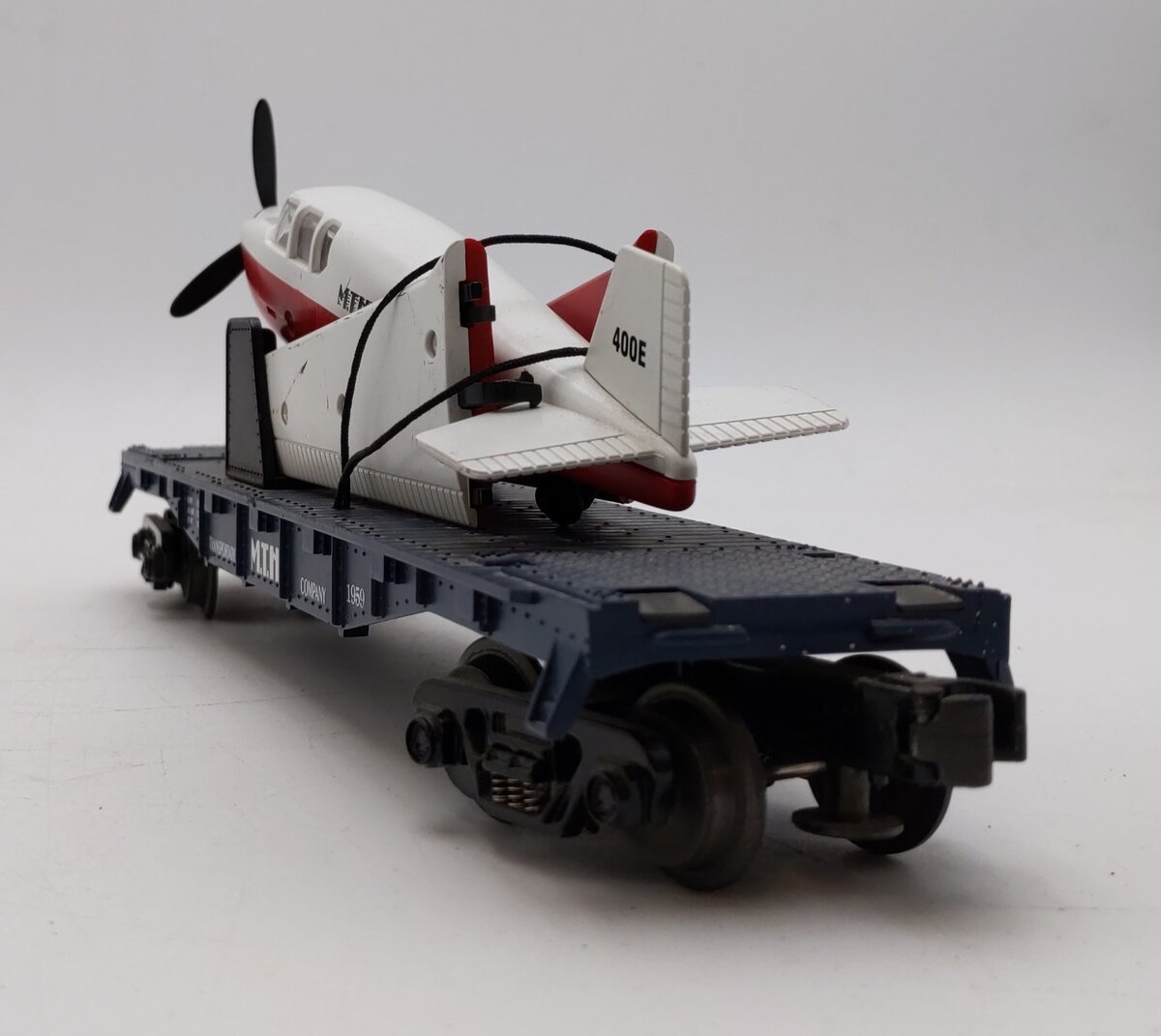 MTH 30-7621 O MTH Transportation Co Flatcar w/Red & White Airplane #1959 EX/Box