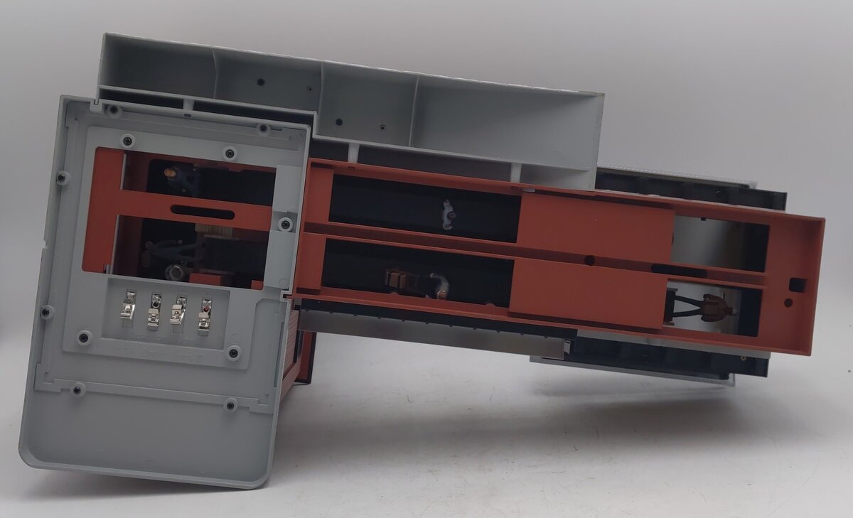 MTH 30-9110 O Gauge Operating Transfer Dock LN