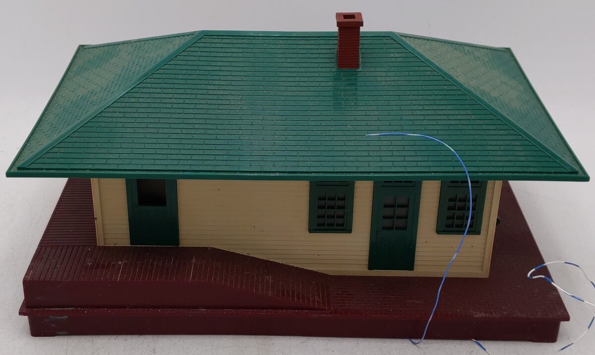 Lionel 6-2133 O Illuminated Freight Station VG/Box