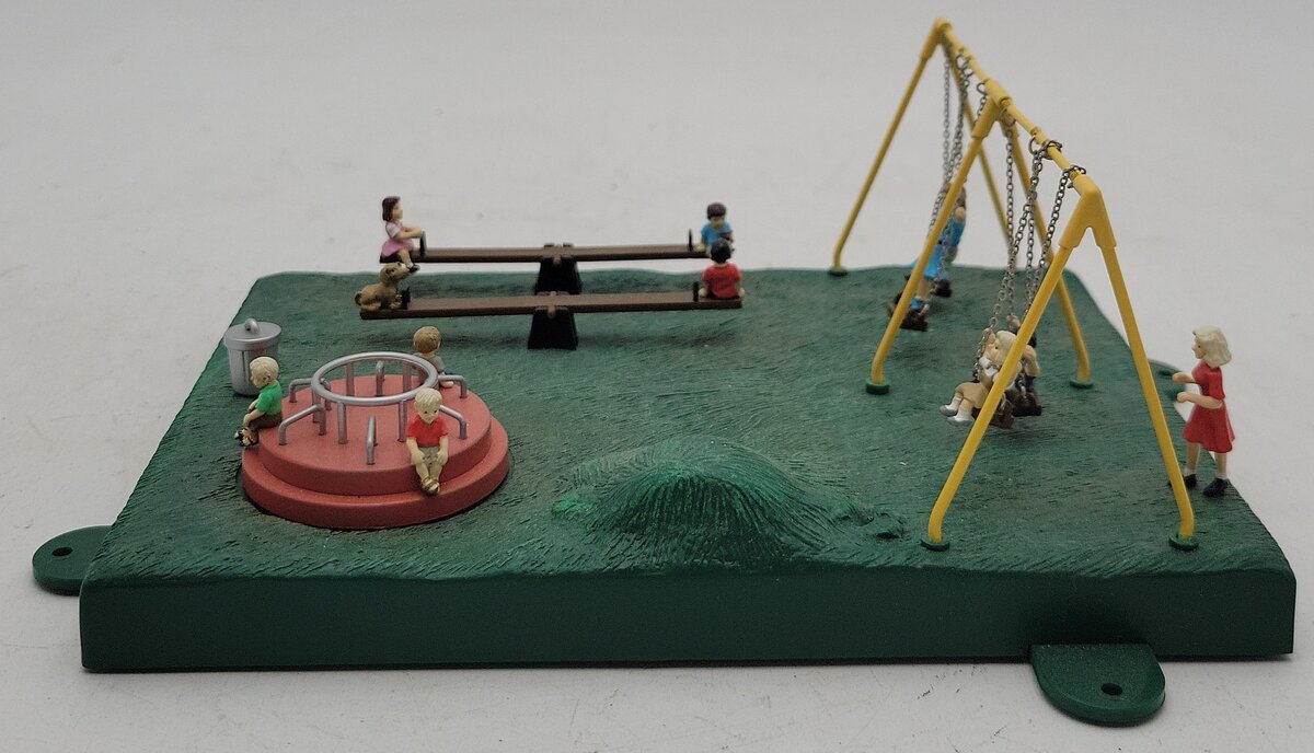 Lionel 6-82104 O Lionellville Plug-n' Playtime Animated Playground EX