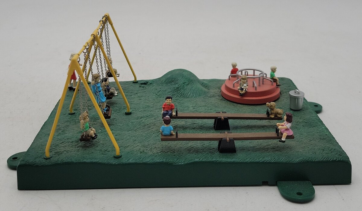 Lionel 6-82104 O Lionellville Plug-n' Playtime Animated Playground EX