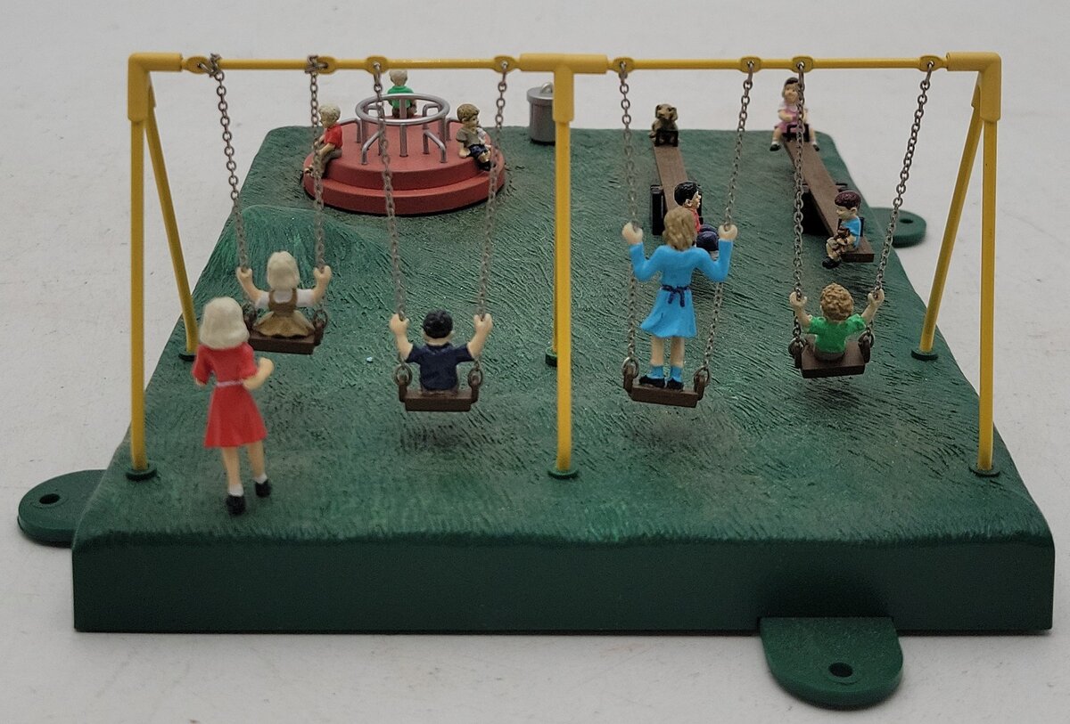 Lionel 6-82104 O Lionellville Plug-n' Playtime Animated Playground EX