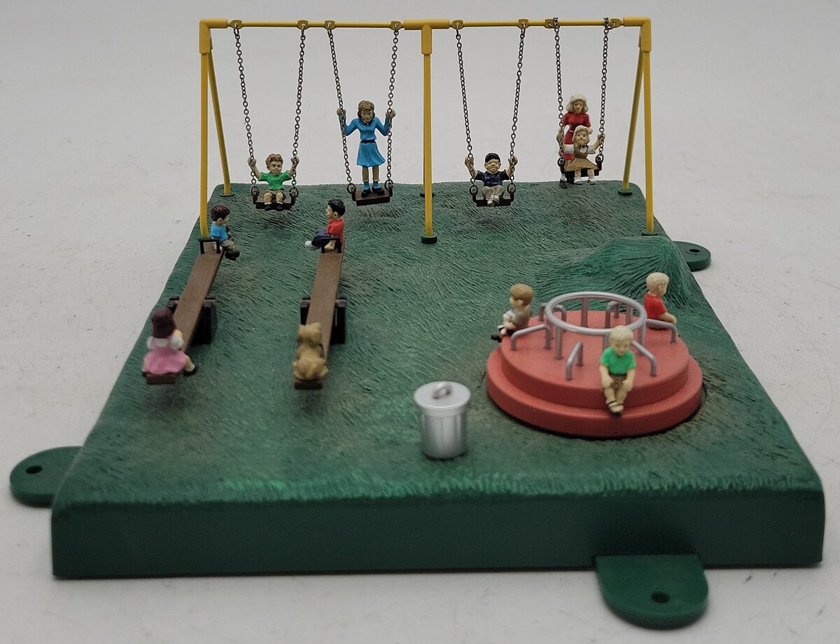 Lionel 6-82104 O Lionellville Plug-n' Playtime Animated Playground EX