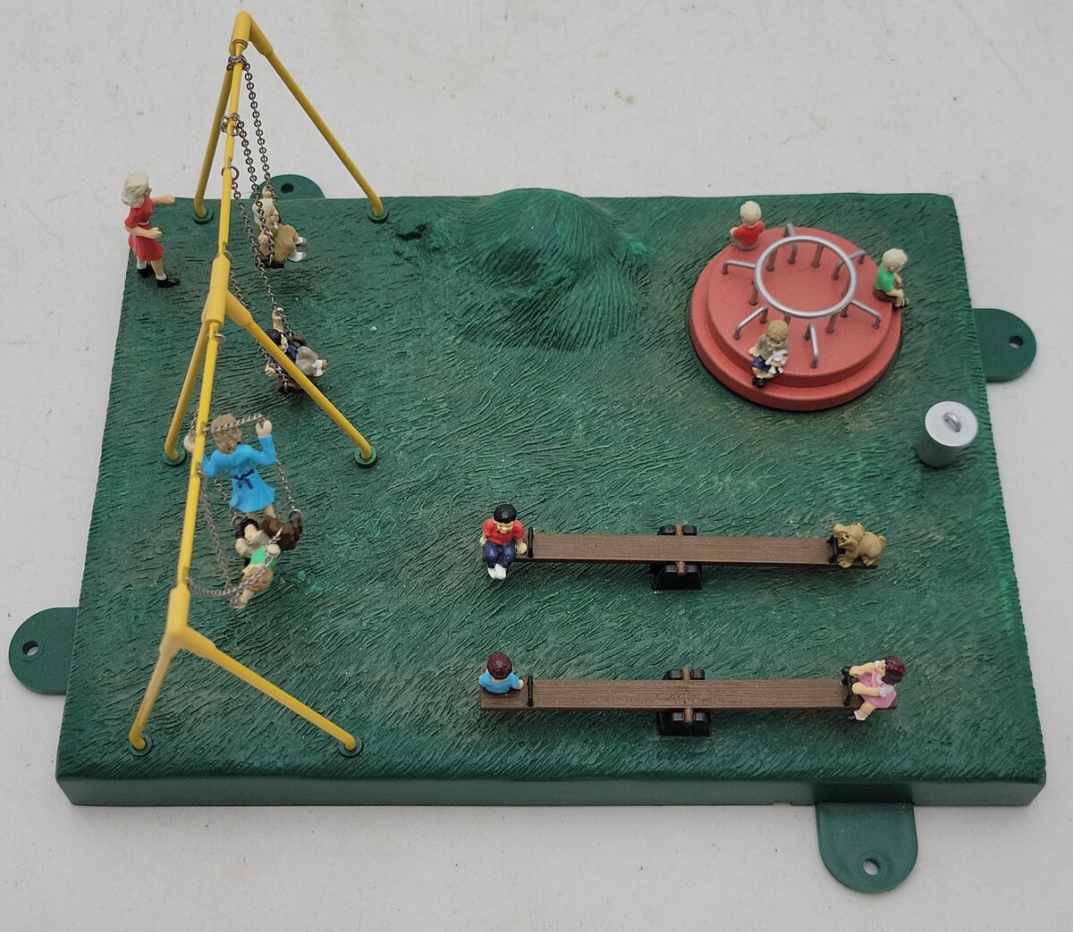Lionel 6-82104 O Lionellville Plug-n' Playtime Animated Playground EX