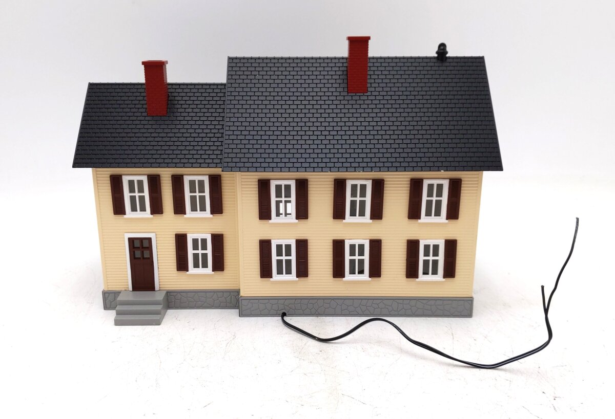 MTH 30-90330 Tan Country House with Dark Brown Shutters #4 EX