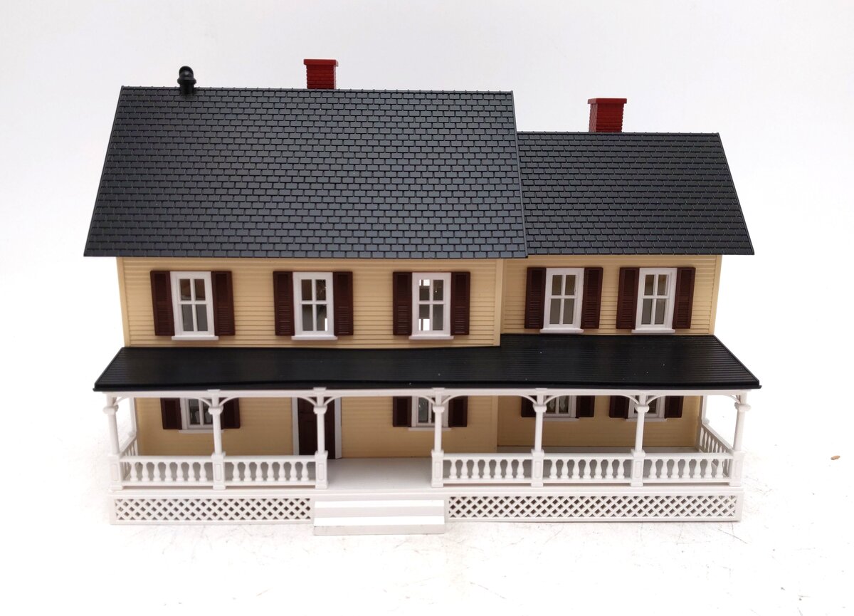MTH 30-90330 Tan Country House with Dark Brown Shutters #4 EX