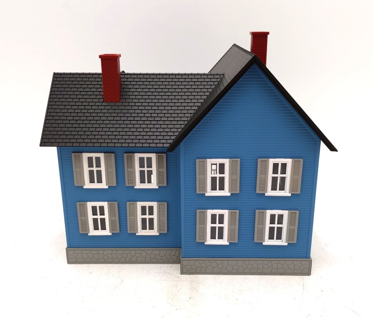 MTH 30-9046 O Gauge Assembled Farm House Blue W/Gray Shutters EX