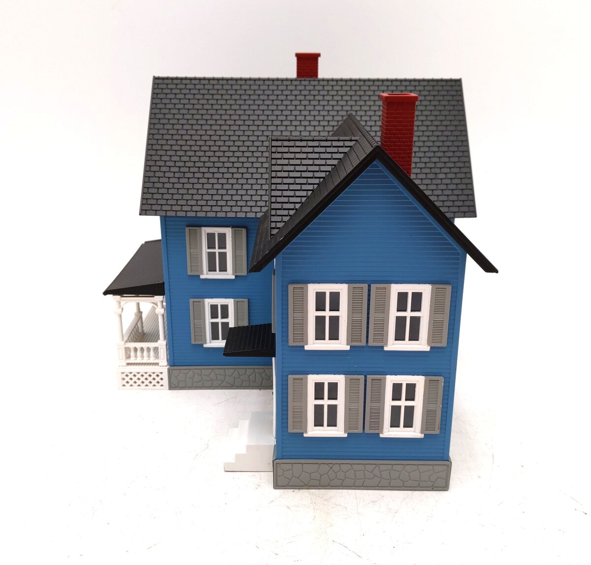 MTH 30-9046 O Gauge Assembled Farm House Blue W/Gray Shutters EX