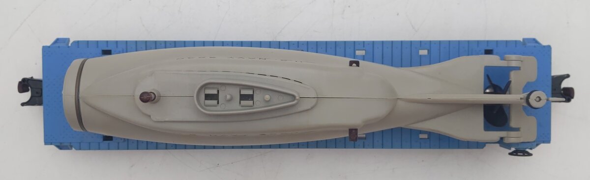 Lionel 3830 Vintage O Flatcar with Operating U.S. Navy Submarine VG/Box