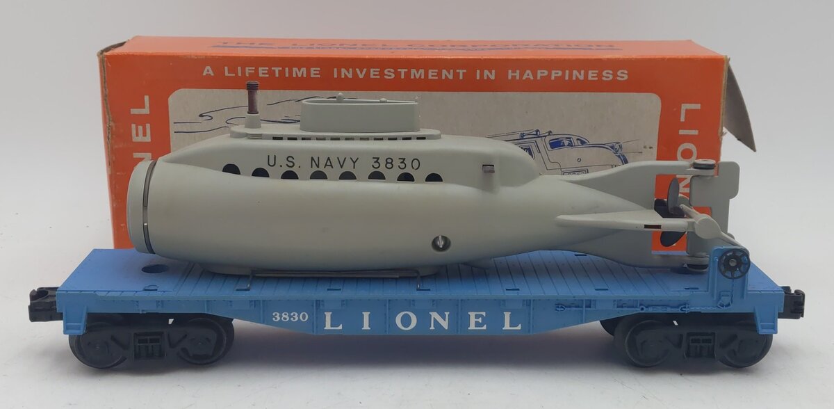 Lionel 3830 Vintage O Flatcar with Operating U.S. Navy Submarine VG/Box