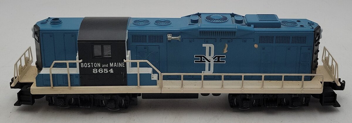 Lionel 6-8654 O Gauge Boston & Maine GP-9 Powered Diesel Locomotive #8654 VG