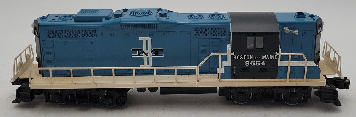 Lionel 6-8654 O Gauge Boston & Maine GP-9 Powered Diesel Locomotive #8654 VG