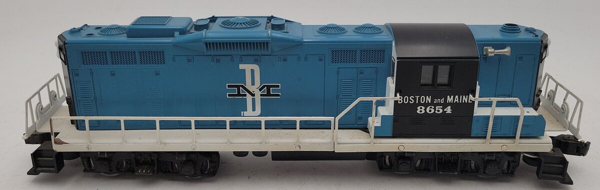 Lionel 6-8654 O Gauge Boston & Maine GP-9 Powered Diesel Locomotive #8654 VG