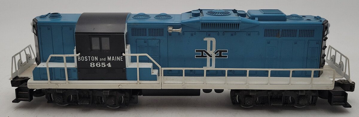 Lionel 6-8654 O Gauge Boston & Maine GP-9 Powered Diesel Locomotive #8654 VG