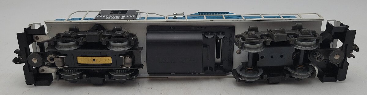Lionel 6-8654 O Gauge Boston & Maine GP-9 Powered Diesel Locomotive #8654 VG