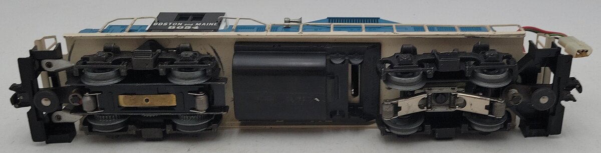 Lionel 6-8654 O Gauge Boston & Maine GP-9 Powered Diesel Locomotive #8654 VG