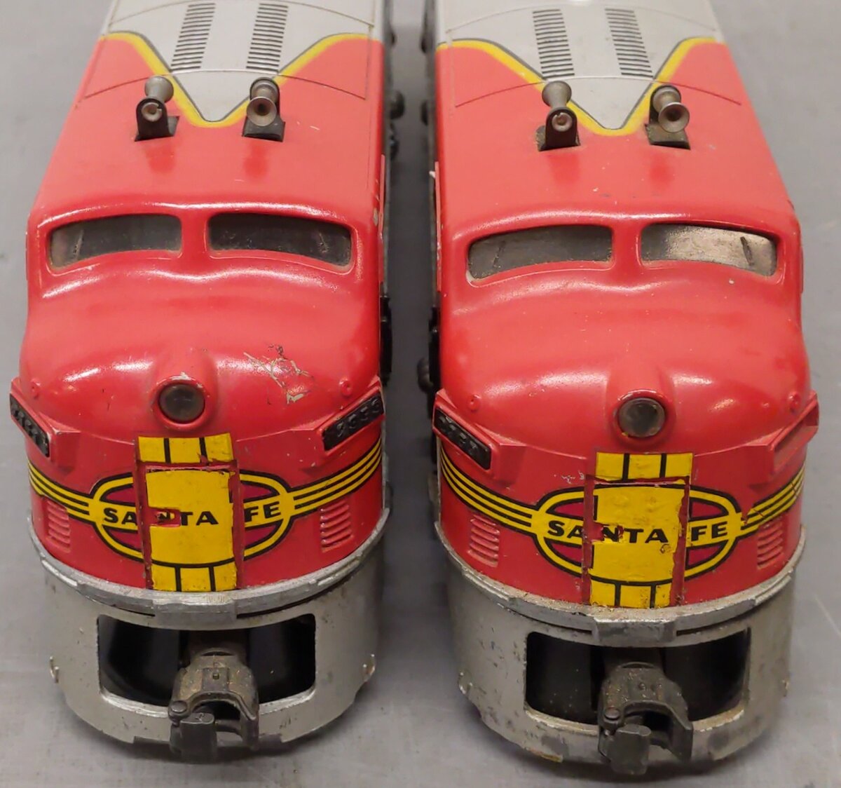Lionel 2353 Vintage O Santa Fe F-3 AA Diesel Locomotive Set #2353 VG