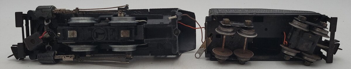 Lionel 1662 Vintage O 0-4-0 Steam Locomotive & Tender