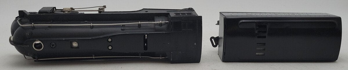 Lionel 221 Vintage O NYC Dreyfuss Black 2-6-4 Steam Locomotive & 221-T Tender VG