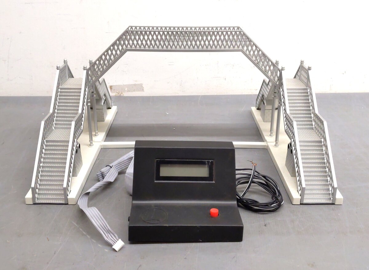 Lionel 6-14082 Pedestrian Walkover with Speed Sensor EX