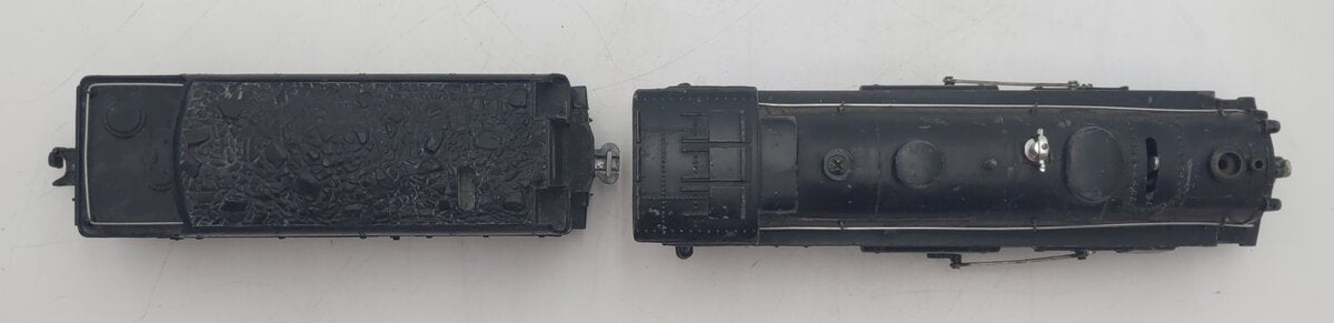 Lionel 224 Vintage O 2-6-2 Die-Cast Steam Locomotive (Early) with 2466W Tender