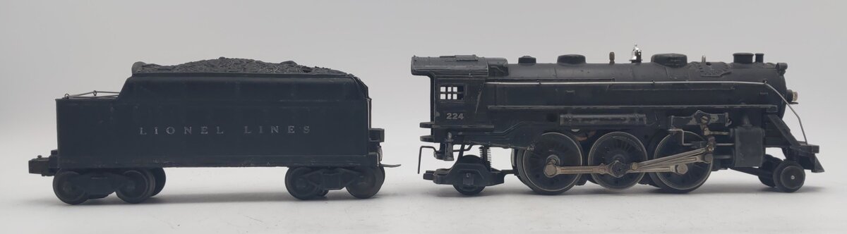 Lionel 224 Vintage O 2-6-2 Die-Cast Steam Locomotive (Early) with 2466W Tender