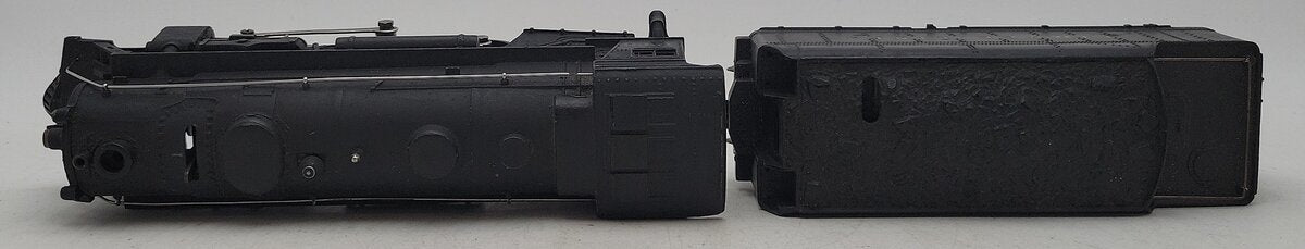 Lionel 1666 Vintage O 2-6-2 Die-Cast Steam Locomotive & 2466WX Tender VG