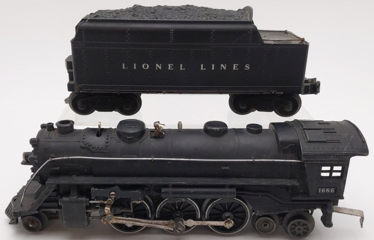 Lionel 1666 Vintage O 2-6-2 Die-Cast Steam Locomotive & 2466WX Tender VG