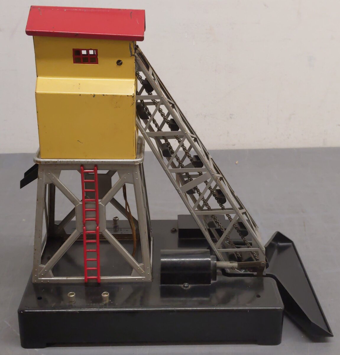 Lionel 97 Vintage O Operating Coal Elevator Loader VG