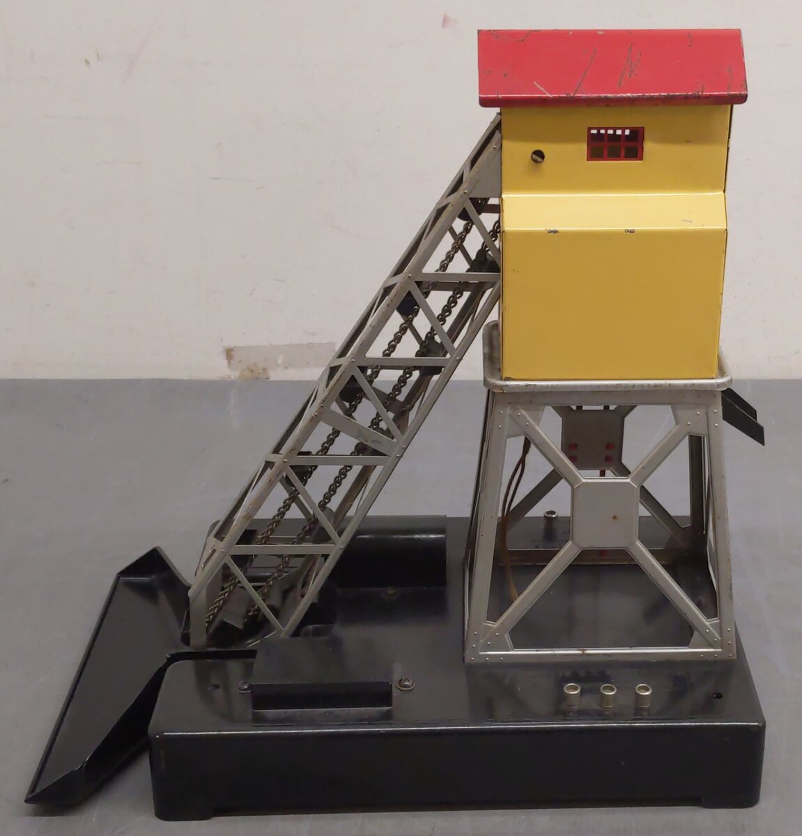 Lionel 97 Vintage O Operating Coal Elevator Loader VG