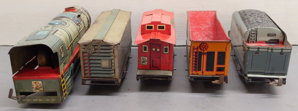 Unique 742 Vintage O Turn Key Steam Locomotive Lithographed Tin Freight Set VG