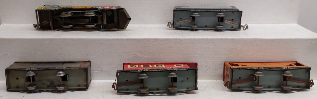 Unique 742 Vintage O Turn Key Steam Locomotive Lithographed Tin Freight Set VG