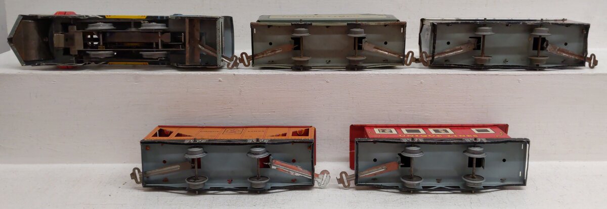 Unique 742 Vintage O Turn Key Steam Locomotive Lithographed Tin Freight Set VG