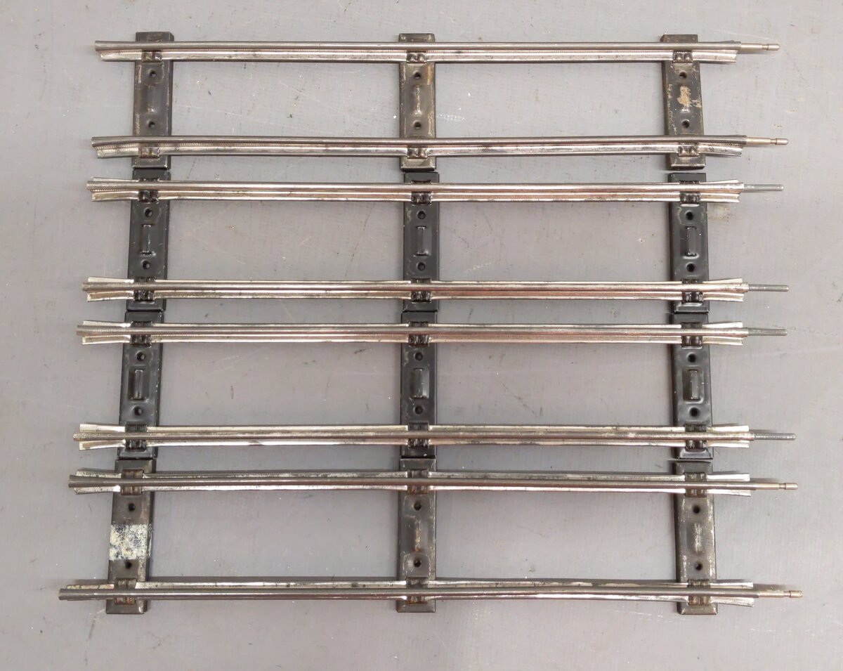 Unique 742 Vintage O Turn Key Steam Locomotive Lithographed Tin Freight Set VG