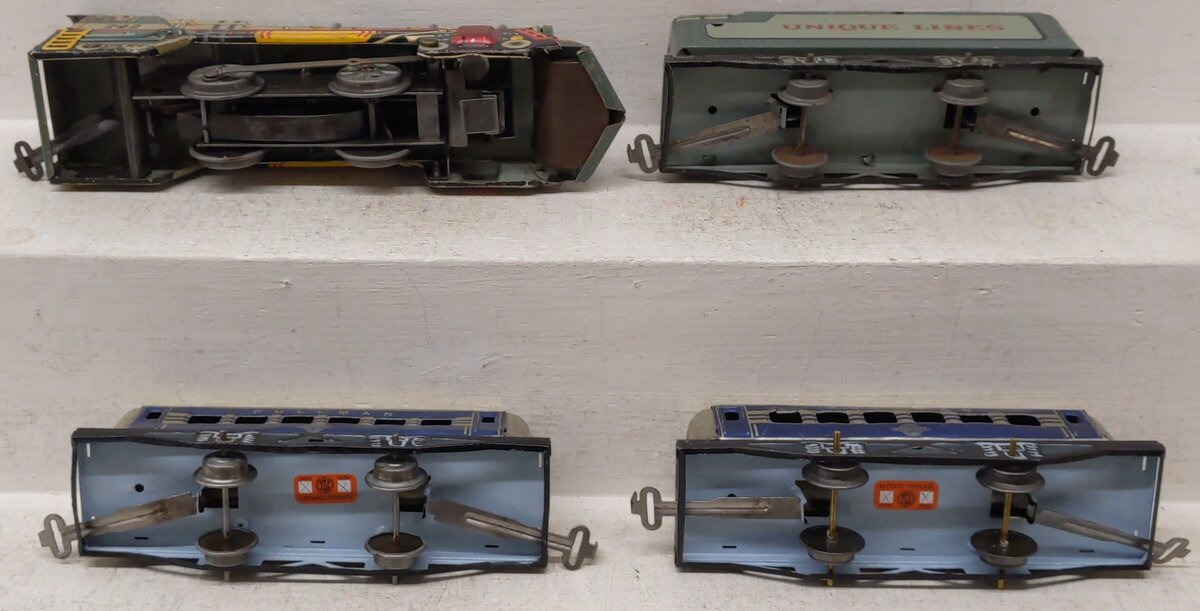 Unique 742 Vintage O Turn Key Steam Locomotive Lithographed Tin Freight Set/Box