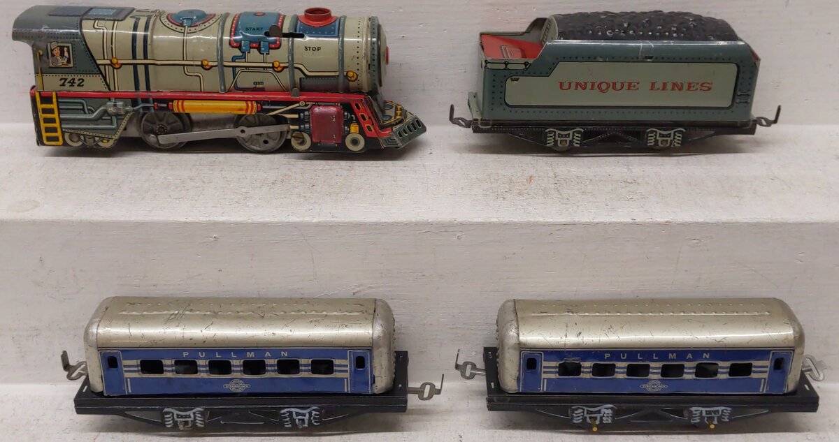 Unique 742 Vintage O Turn Key Steam Locomotive Lithographed Tin Freight Set/Box