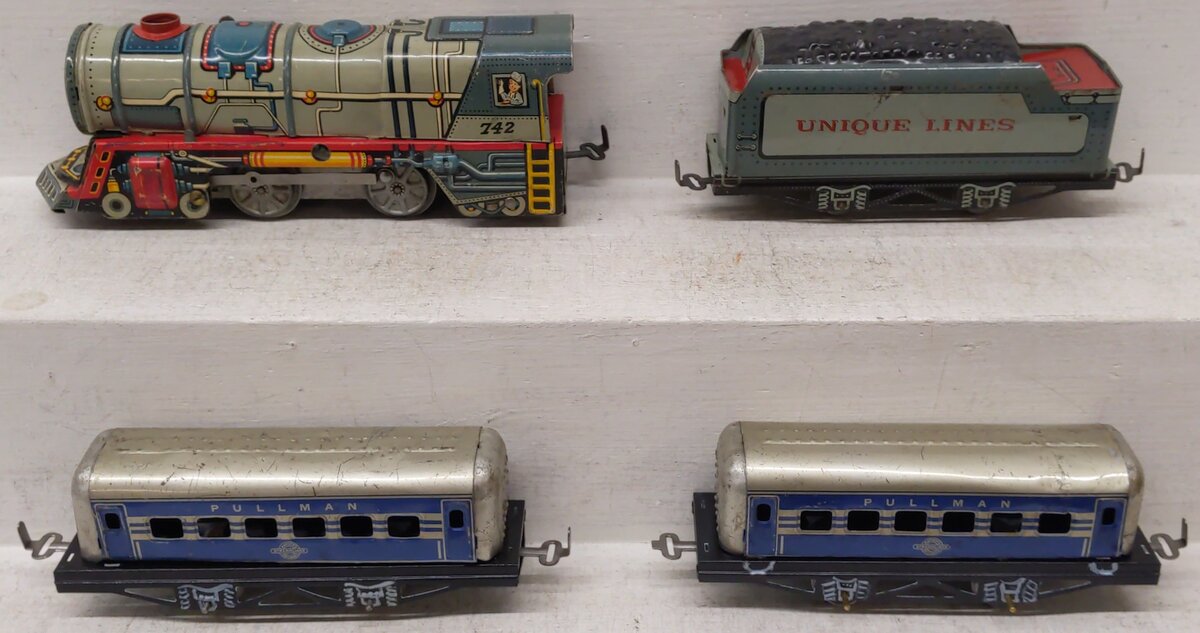 Unique 742 Vintage O Turn Key Steam Locomotive Lithographed Tin Freight Set/Box