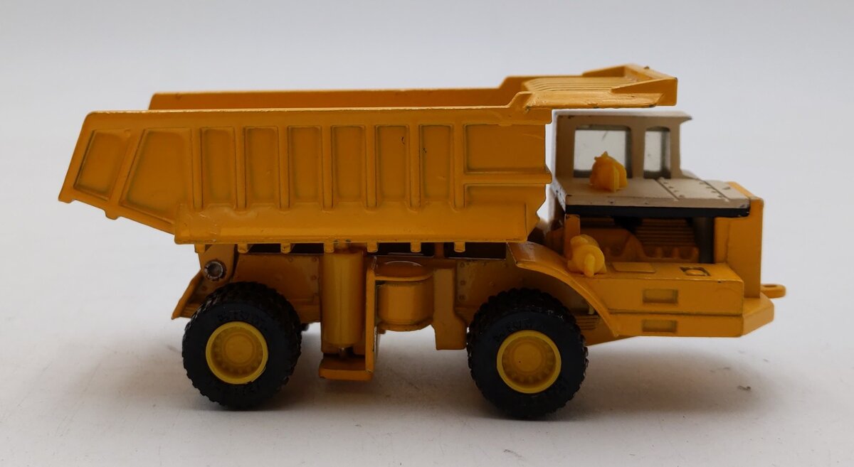 Ertl 1852 1:64 IH Payhauler Dump Mighty Movers EX/Box